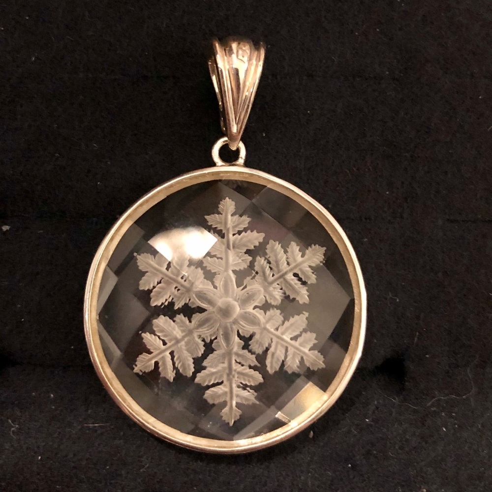 925 Crystal Engraved Snowflake Pendant